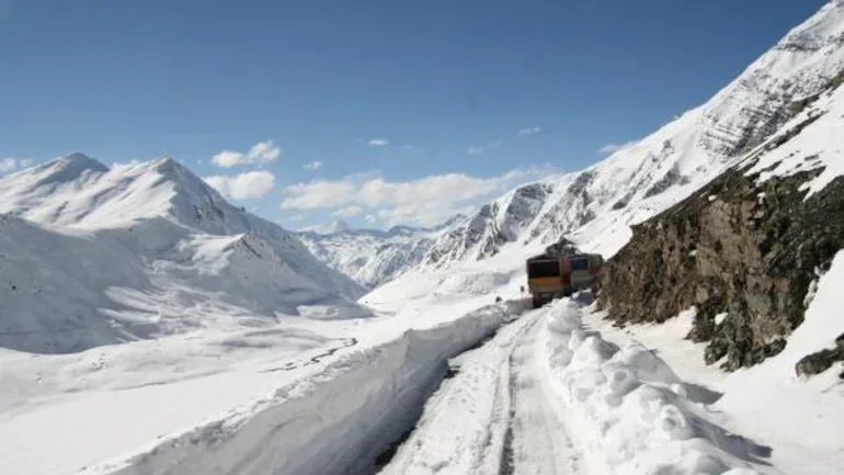 10 Places In India To See Snowfall In December And January