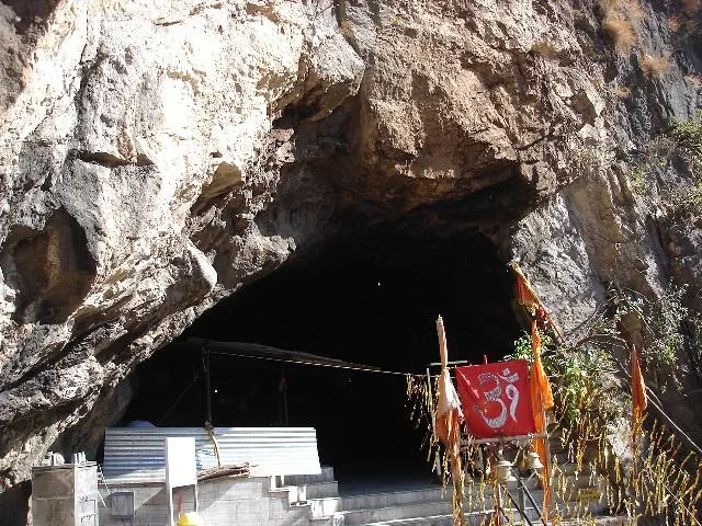 जम्मू आएं तो जरूर जाएं शिव खोड़ी