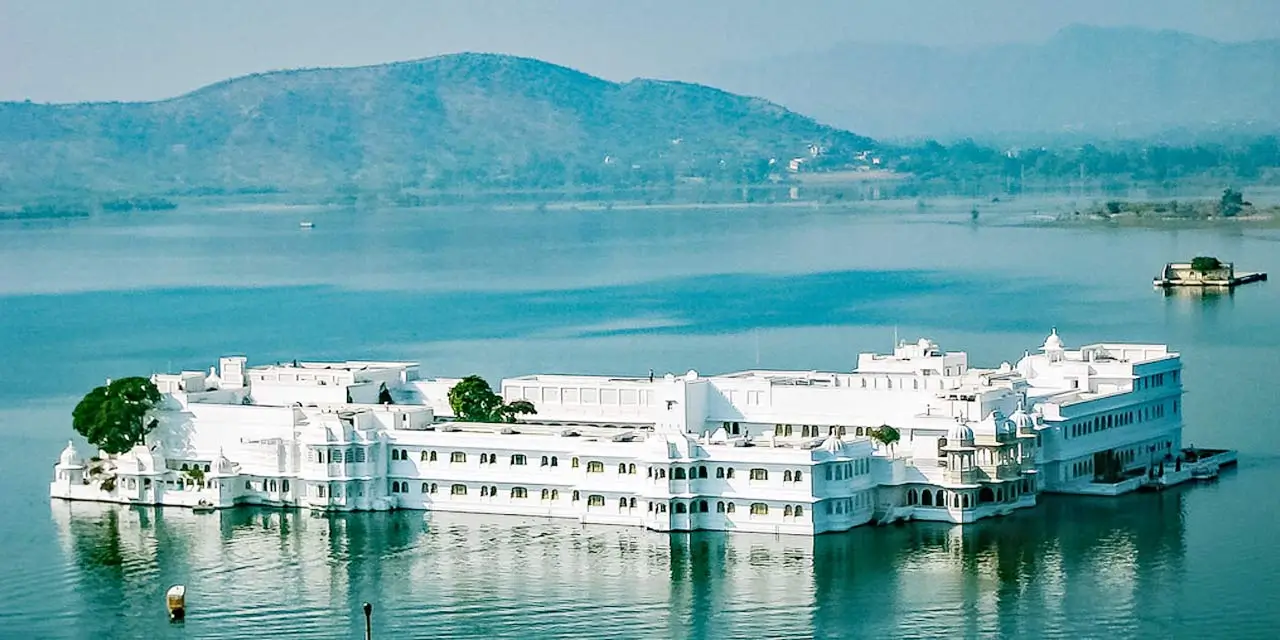 Jaipur Udaipur Tour Package From Delhi By Flight